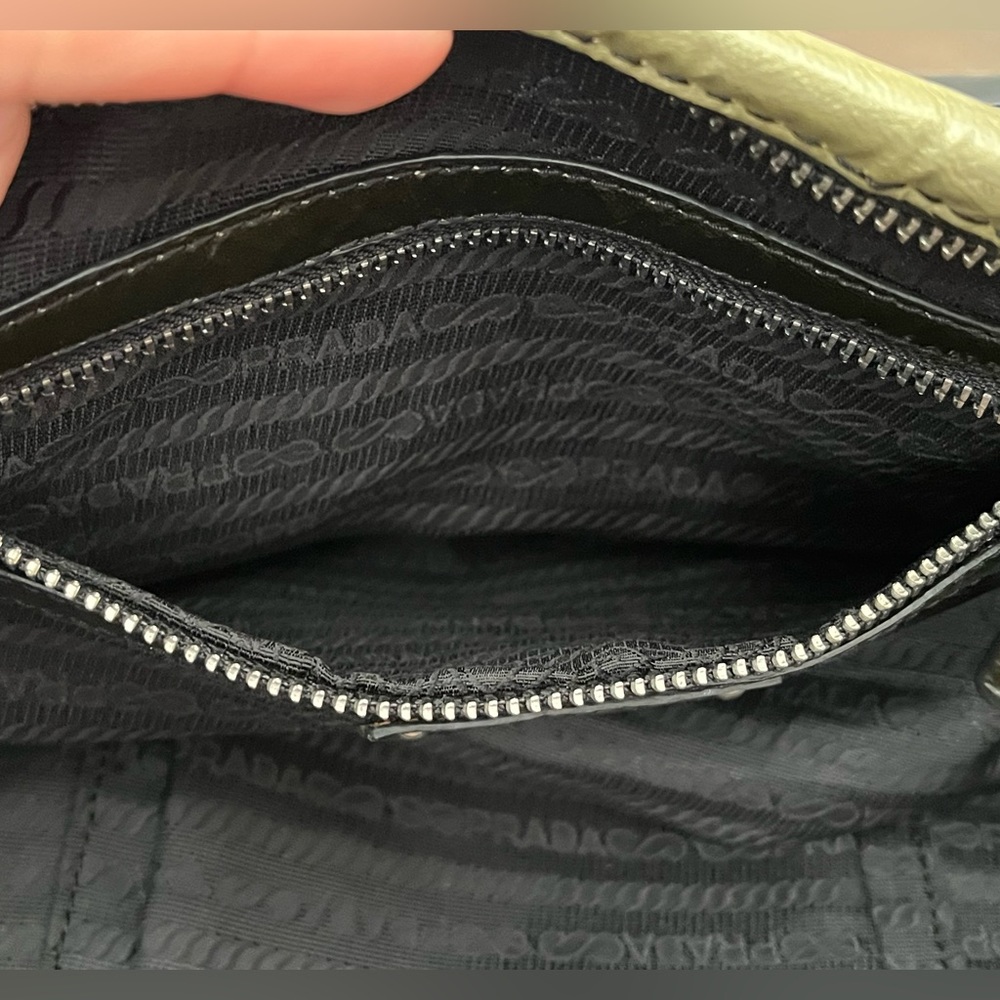 Vintage Prada Vernice Sfumata Bauletto Bag
Handles have decorative hardware. - Picture 10 of 15